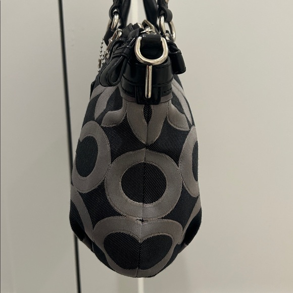 Coach (EUC) Madison Op Art Sophia Satchel - Picture 5 of 16